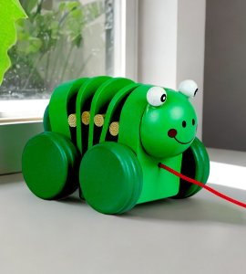 Wooden moving caterpiller with a pulling rope toy game for toddlers and childrens (green)