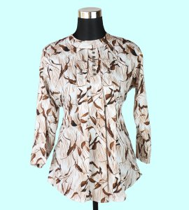 Casual Elegance: Women's White Top with Chic Brown Print