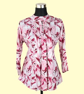 Pretty in Pink: Women's Casual Top with Delightful Floral Print